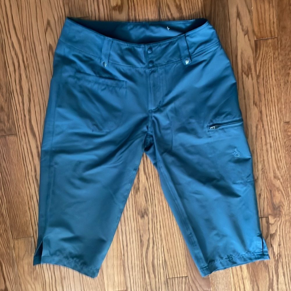 Isis Gray Hiking Capris Sz 4